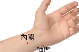 睡眠深沉穴，睡前按摩一会儿，让你体验一下二师兄的睡眠！图片