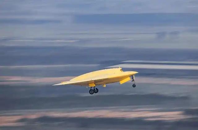 高空隐形“大蝙蝠”首飞，一周内中国亮相两种新概念无人机