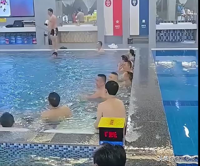 哈尔滨又出新花样，洗澡整出了鸳鸯锅，东北的泡澡文化有多执着啊