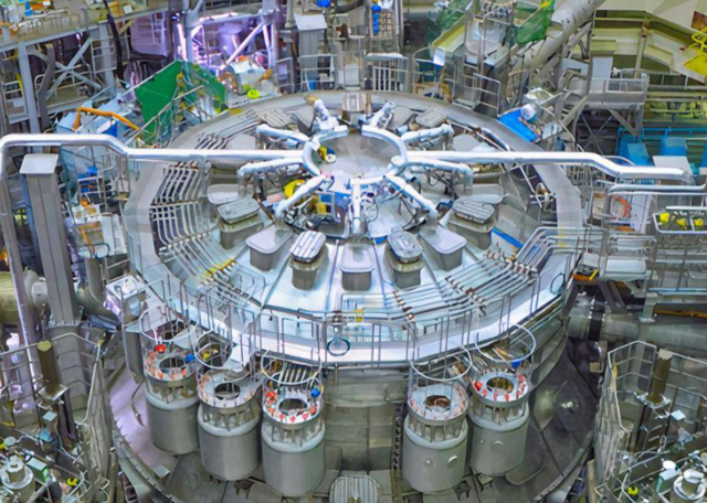 朝鲜核潜艇正式亮相！8700吨巨兽，半岛安全格局正在彻底改写？