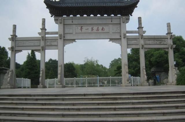 峰巅放目景尤宏