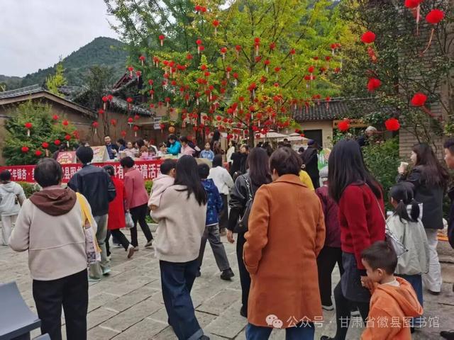 书香缀银杏 竞答引热潮——徽县图书馆为文旅盛会注入文化活力