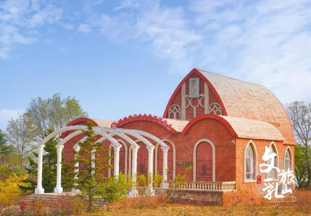 这条「五彩斑斓」的赏秋路线，把秋天都打包给你了！