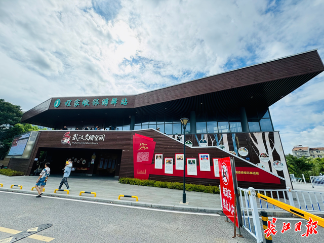 可停车充电、可晨练遛娃，岱黄高速公路旁这座驿站“像公园一样”