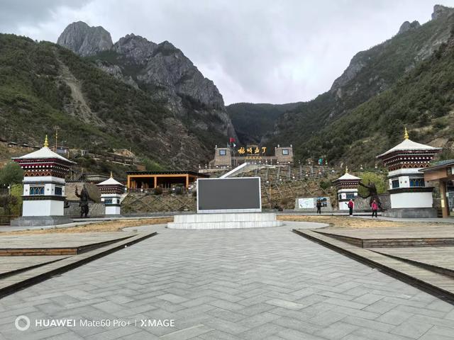 “香稻公路”难跑真的有点险,“稻城亚丁”海拔确实有点高。