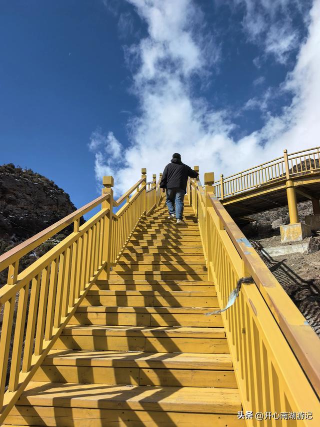 喀什经317到成都，边坝-洛隆，看祥格拉冰川，登顶观三色湖