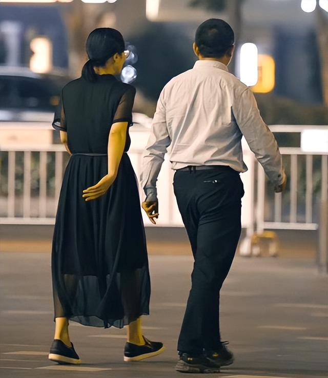 35岁农村少妇坦言:丈夫出门在外打工5年,邻居王大爷帮她很多忙