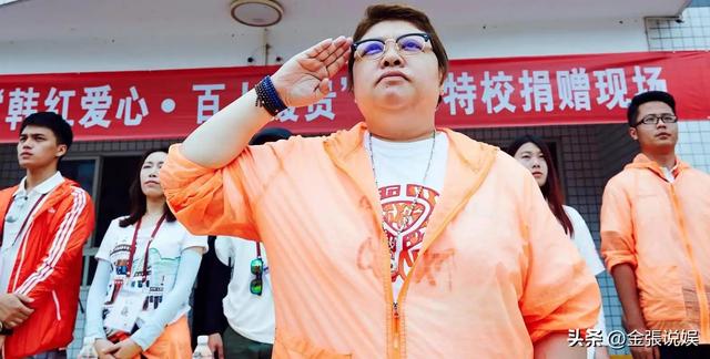 贪污上亿、假慈善？被实名举报的韩红，如今连坐椅子都成了"错"