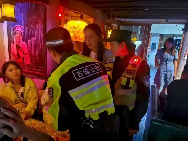 古城派出所“警景融合”，用坚守绘就暑期旅游“和和美美”画卷