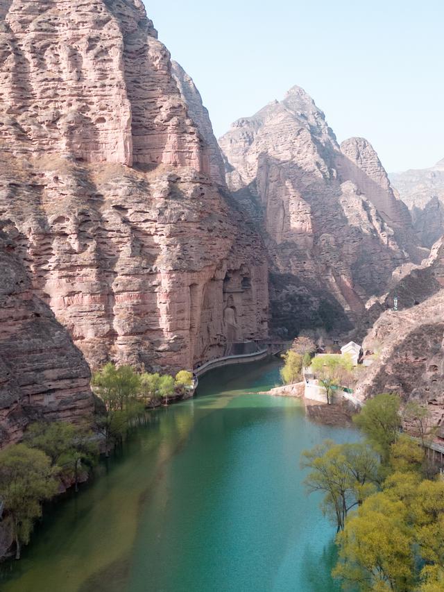 积石山深处：在黄河的“天梯”上，遇见一场千年的石窟迷局