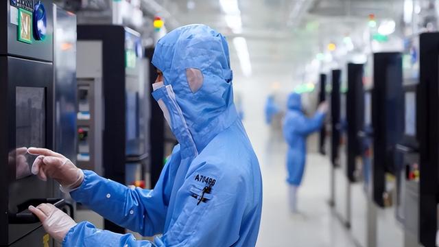 荷兰这回要成最大背锅侠！担不起芯片断供责任！甩锅给公司领导人