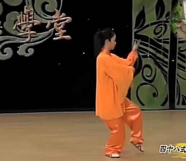 四十八式太极拳第九式肘底捶，通关节、强腰肾，提升身体协调性