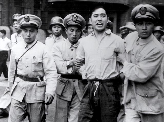 1955年，毛主席看到枪决名单后，拍案大怒：她可是咱全党的恩人！