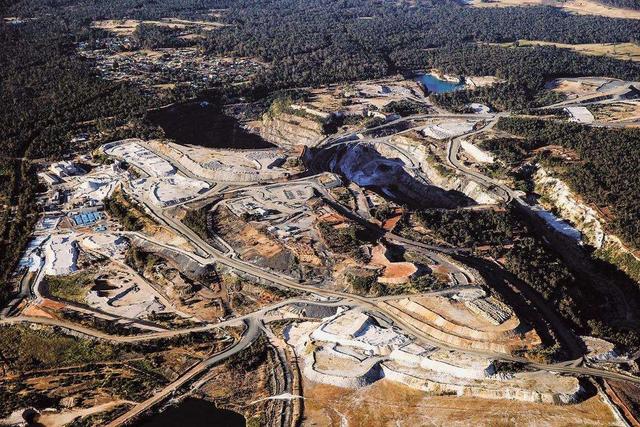 对华合约全部撕毁！中国又一伙伴背后捅刀，骗走20亿倒向美国