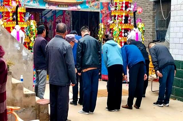 在“白事”上，女婿需要做些什么？别不知道，不然外人就会笑话