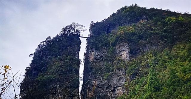 遵义幸运的废弃小庙，规模不大地处险峰，荒废多年却成网红