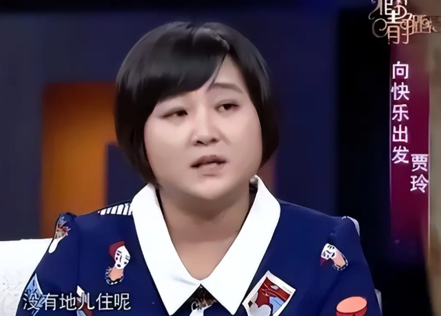 瘦到脱相？43岁的贾玲罕见露面，脸跨不平、又瘦又"颓"，令人唏嘘