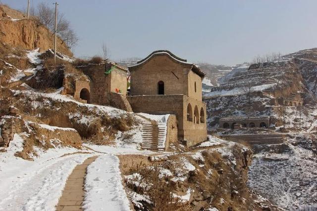 李家山 潜藏在黄土高原深处的布达拉宫