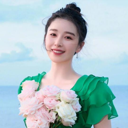 表面是“黄花大闺女”，实际却偷偷怀孕生娃，这些女星真让人意外