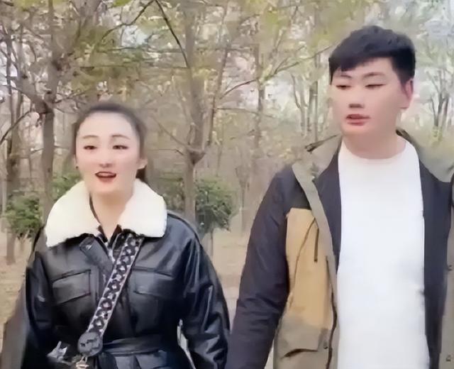 难怪陈亚男伤感	，再看大衣哥现儿媳，她跟人在处事上就差了两个字
