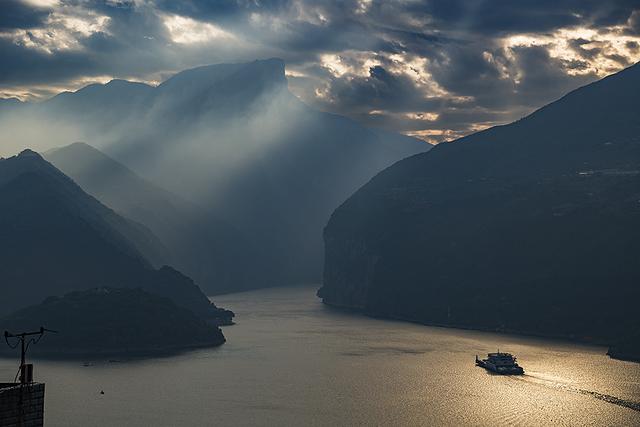 2024深秋四川行16 奉节县夔门大酒店 揽月楼凭栏夔门雄景入画来​