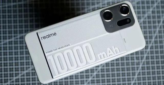 真我15000mAh手机曝光，超越充电宝