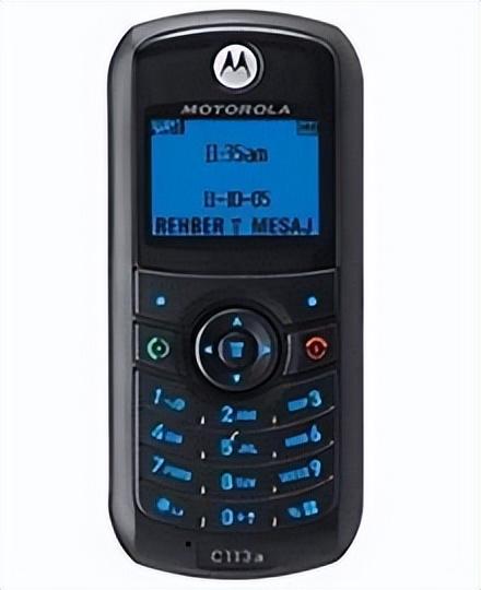 通信历史连载842-世界第一部穷人买的起的手机Moto C113a-2005年