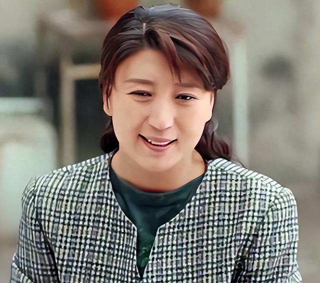 闫学晶道歉不到24小时，担心的一幕还是发生了，舆论反扑更加猛烈