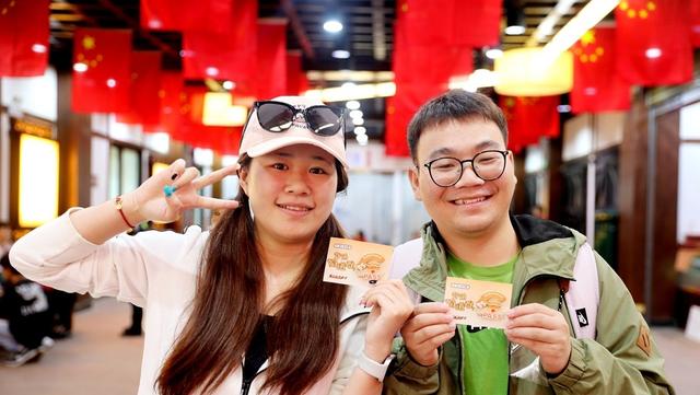 “双节”假期 近万人成功挑战背诵《蜀道难》