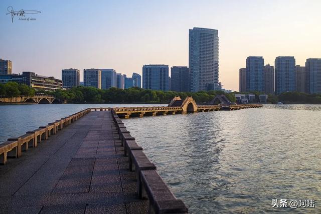 瓜渚湖畔优雅恬静、风光秀美，不知不觉间竟成了绍兴最宜居的地方