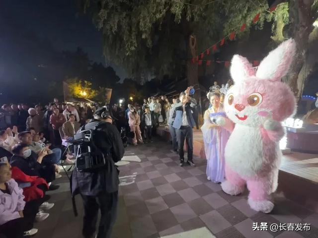 长春人潮涌动共绘节日盛景