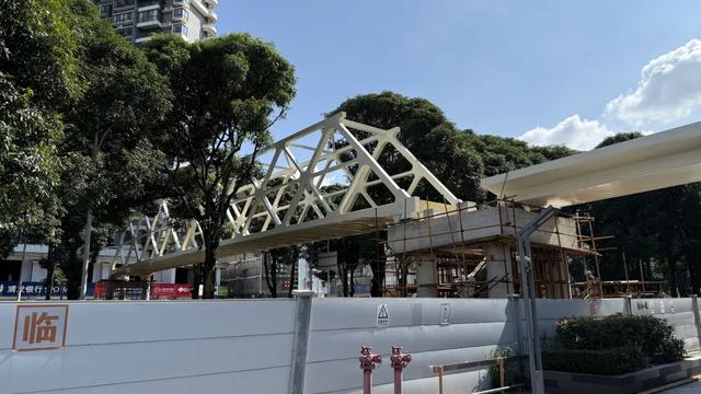 南宁闷声不响的搭建了一座人行天桥，住附近的人幸福了！