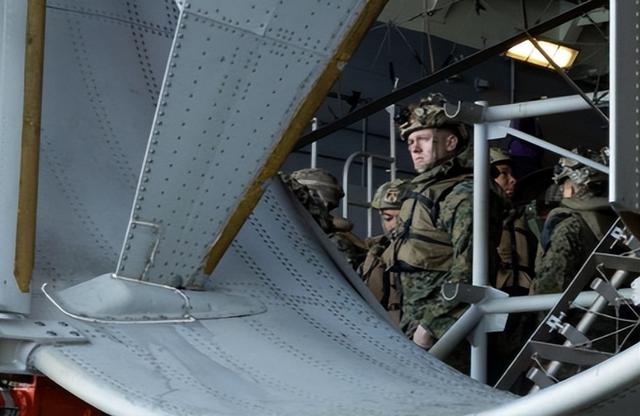 美军战机离奇坠入南海，仅仅24小时后，特朗普亲自宣布“破案”