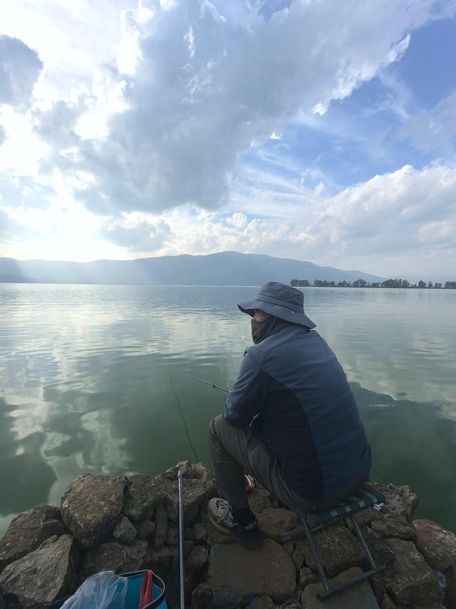 《雨霖铃·滇池秋望》