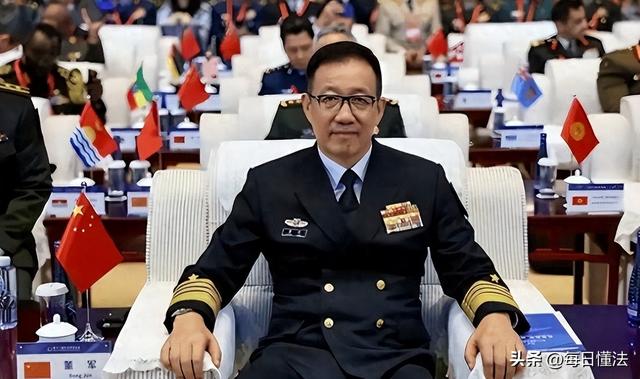 中美防长视频通话，中国一开口让美方沉默，甩出两条红线不许逾越