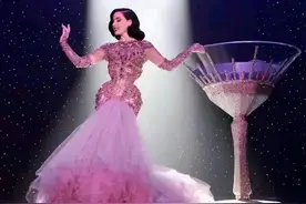 湿身脱衣舞？皇帝的新衣？巴黎这一夜在以时尚的名义耍流氓图片