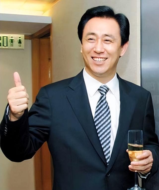 被曝藏身美国4个月	，恒大前总裁再迎坏消息，许家印最后希望破灭