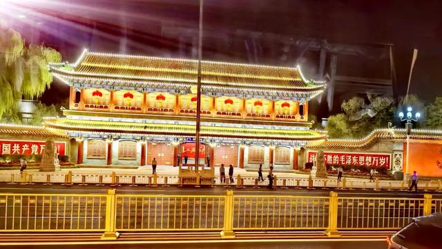 远 航：长安街夜景