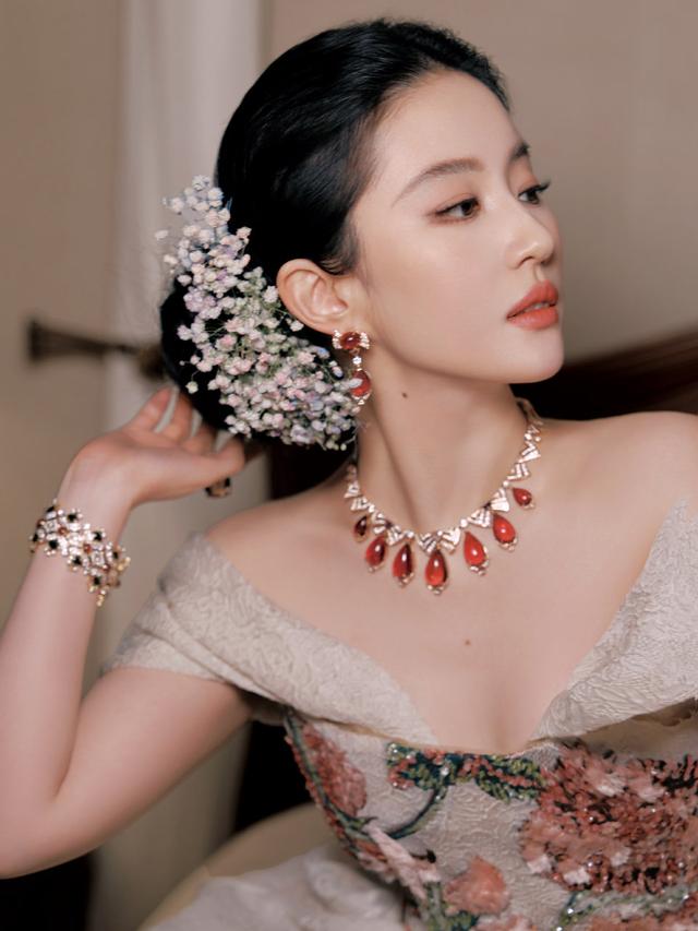 美图福利(22)，刘亦菲、林志玲、杨幂、刘涛、杨雨潼写真套图