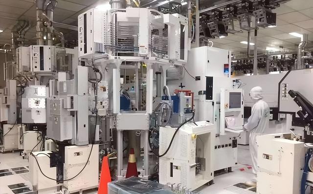 不装了！荷兰就光刻机对中国亮明态度 日媒：我们“上当”了