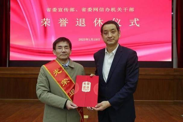 中央定调，退休新政落地，公务员不能弹性延迟退休，咋选更划算？