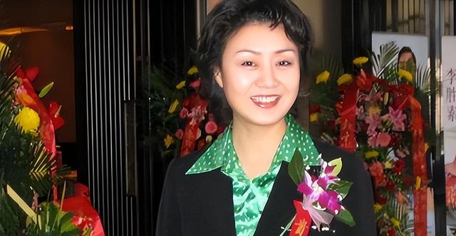 59岁李胜素：她不要丈夫、不要孩子，却活成了最让人羡慕的女人
