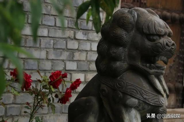 在卧龙湾水镇，听一场秋天的雨~