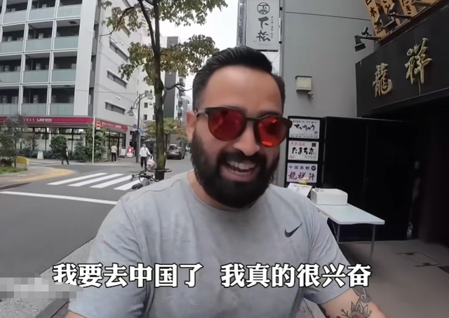 美国博主第一次来中国旅游，一天后直言：中国到处充满“危险”