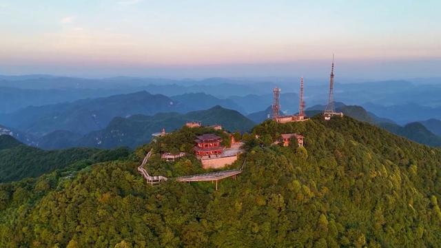 市县联动·清凉一夏丨娄山关景区，凭什么让游客“来了不想走，住了还想来”？