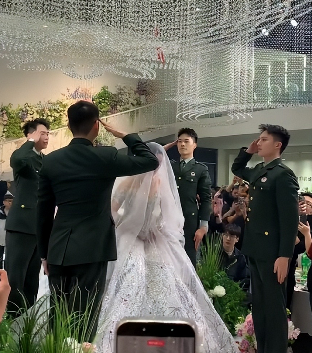 最帅升旗手张自轩大婚不到24小时，荒唐一幕出现	，新娘受无妄之灾