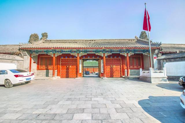 大清灭亡后，王爷们的王府的都卖给了谁