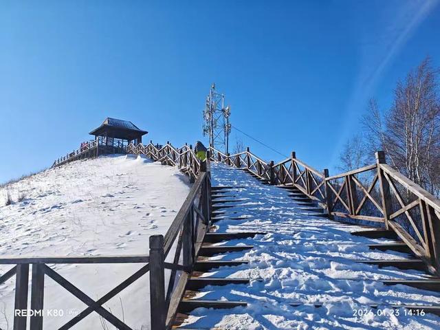 游览乌兰布统影视外景基地