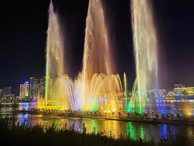美轮美奂的吉林松花江畔夜景