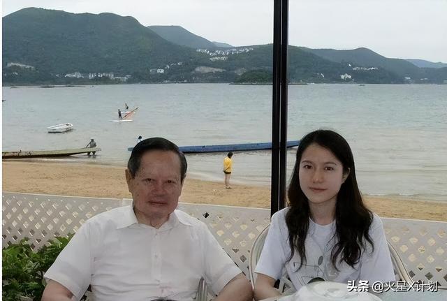 事实证明，49岁无儿无女的翁帆，早被杨振宁安排好了退路